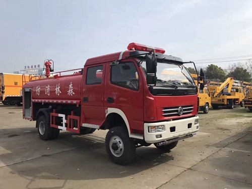 四驅雙排座消防灑水車