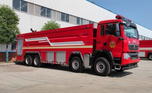 豪沃前四后八水罐消防車（25噸）